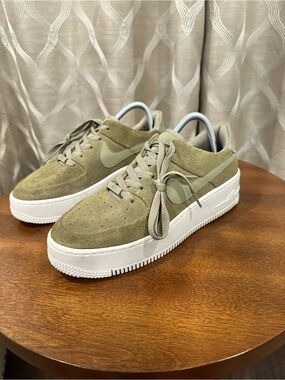 Nike Women's Air Force 1 Sage Low 'Trooper' Olive Suede Platform shoes, Size 9.5